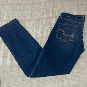 Signature by Levi Strauss & Co. Women’s size 8 modern Straight